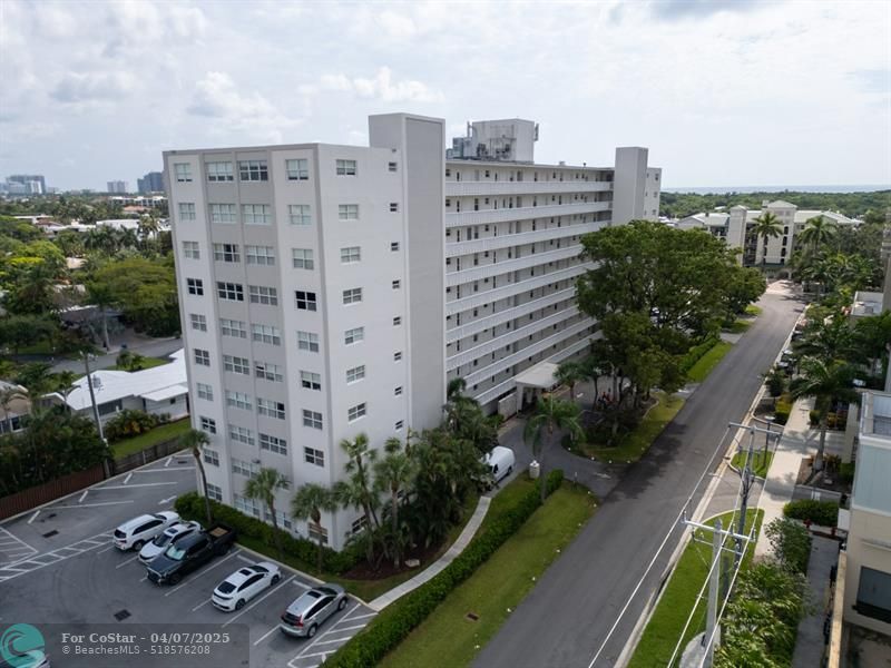 2555 NE 11th St in Fort Lauderdale, FL - Foto de edificio