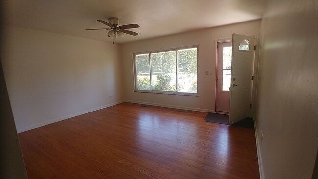 33434 Jennie Rd in Avon, OH - Foto de edificio - Building Photo