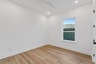 8320 Williamsdell St in Houston, TX - Building Photo