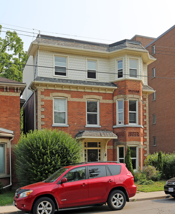 160 Charlton Ave W in Hamilton, ON - Building Photo