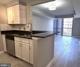 4808 Moorland Ln in Bethesda, MD - Building Photo - Building Photo