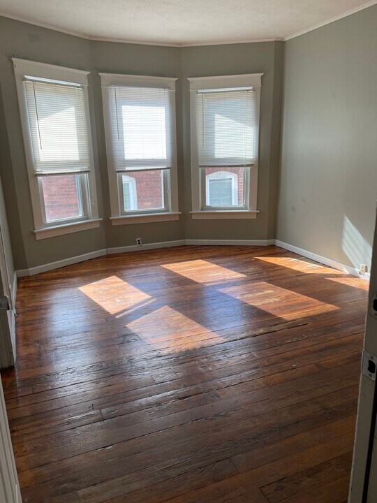 1105 Hutton St in Troy, NY - Building Photo