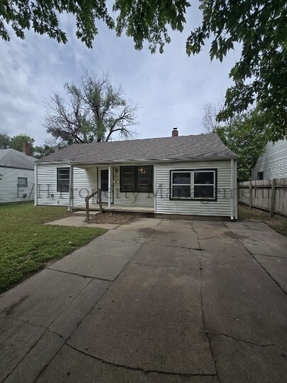 129 S Mt Carmel St in Wichita, KS - Building Photo