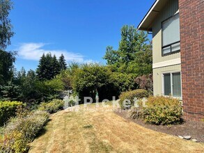 1058 NE Sol Vei St in Poulsbo, WA - Building Photo - Building Photo