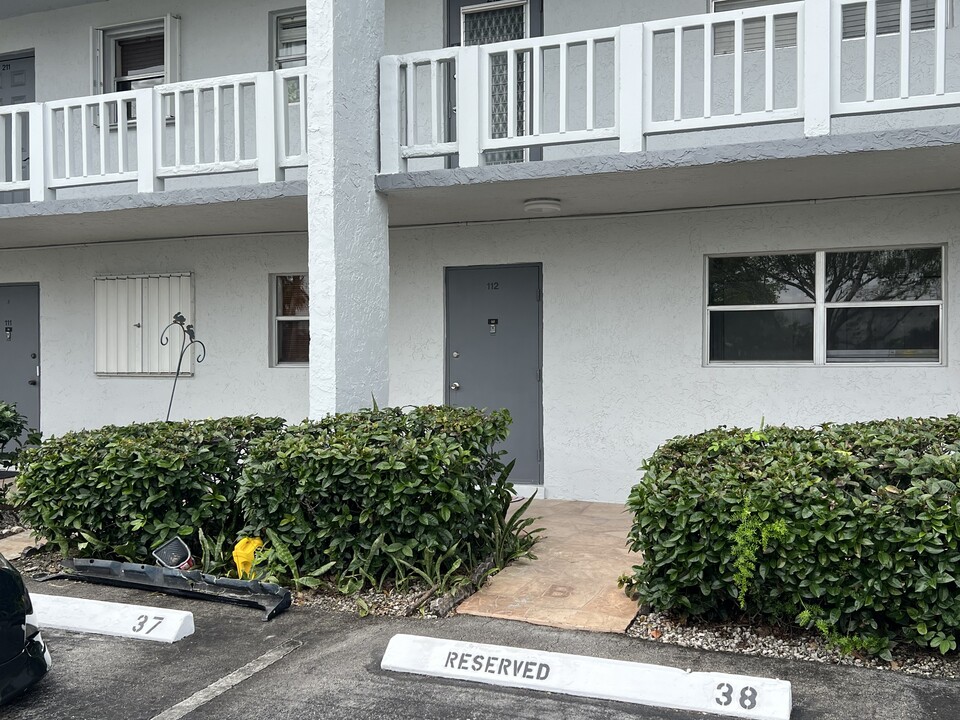 6600 Royal Palm Blvd, Unit 112B in Margate, FL - Building Photo