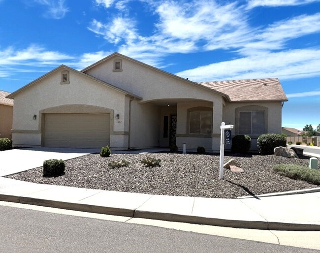 property at 4678 Edgemont Rd