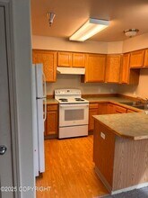 6109 DeBarr Rd in Anchorage, AK - Building Photo - Building Photo