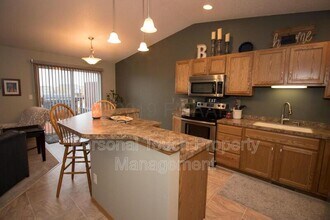 1060 41st Ave W in West Fargo, ND - Building Photo - Building Photo