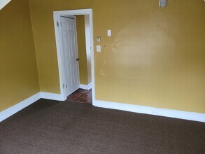32 N Saint Bernard St, Unit #3 in Philadelphia, PA - Foto de edificio - Building Photo