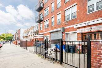 242 Kosciuszko St in Brooklyn, NY - Building Photo - Building Photo