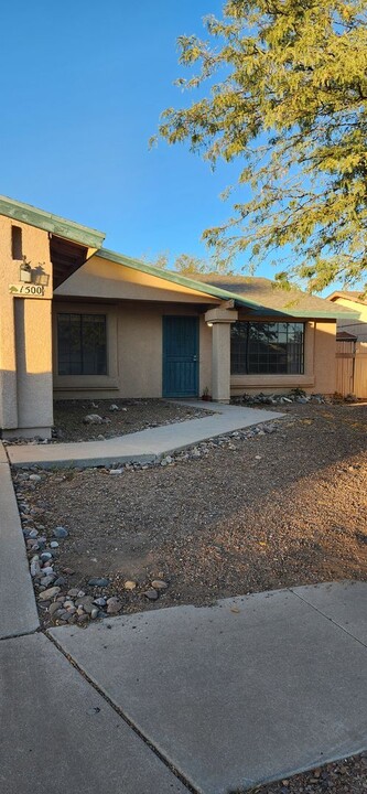 1500 Olvera Dr in Tucson, AZ - Building Photo