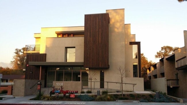 property at 1008 N Monterey St