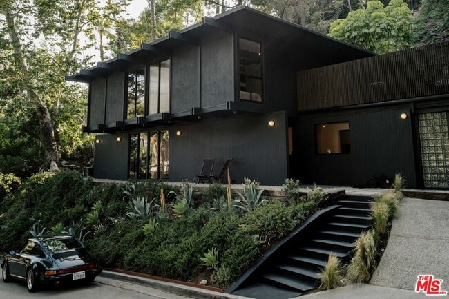 property at 5649 Valley Oak Dr