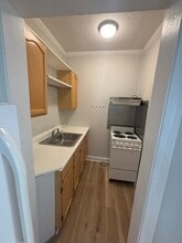 42 Hillwood St, Unit 3 in Cranston, RI - Foto de edificio - Building Photo