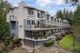 Galleria Condominiums in Kirkland, WA - Building Photo