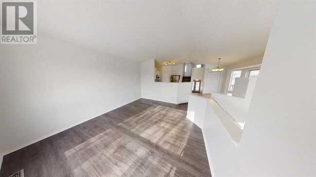 9442 Lakeland Dr in Grande Prairie, AB - Building Photo - Building Photo