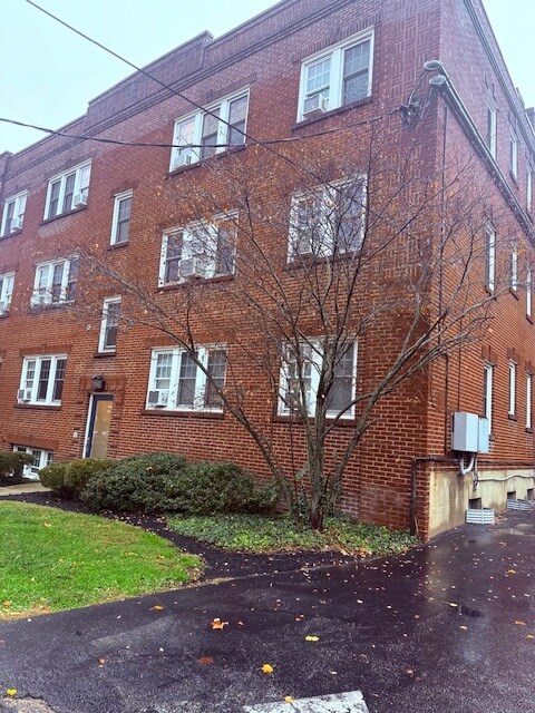 1350 Edwards Road in Cincinnati, OH - Building Photo