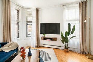 679 Greenwich St, Unit SI ID1021917P in New York, NY - Building Photo