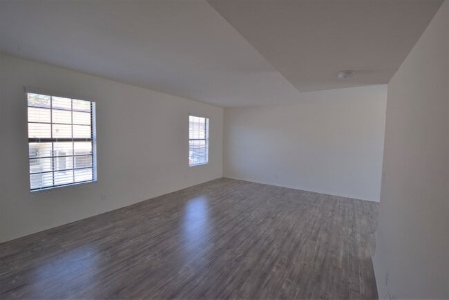 24822 Walnut St, Unit 02 in Santa Clarita, CA - Building Photo - Building Photo