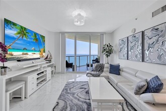 16699 Collins Ave, Unit 3904 in Sunny Isles Beach, FL - Foto de edificio - Building Photo