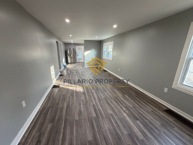 3906 Hoyt Ave in Indianapolis, IN - Building Photo - Building Photo