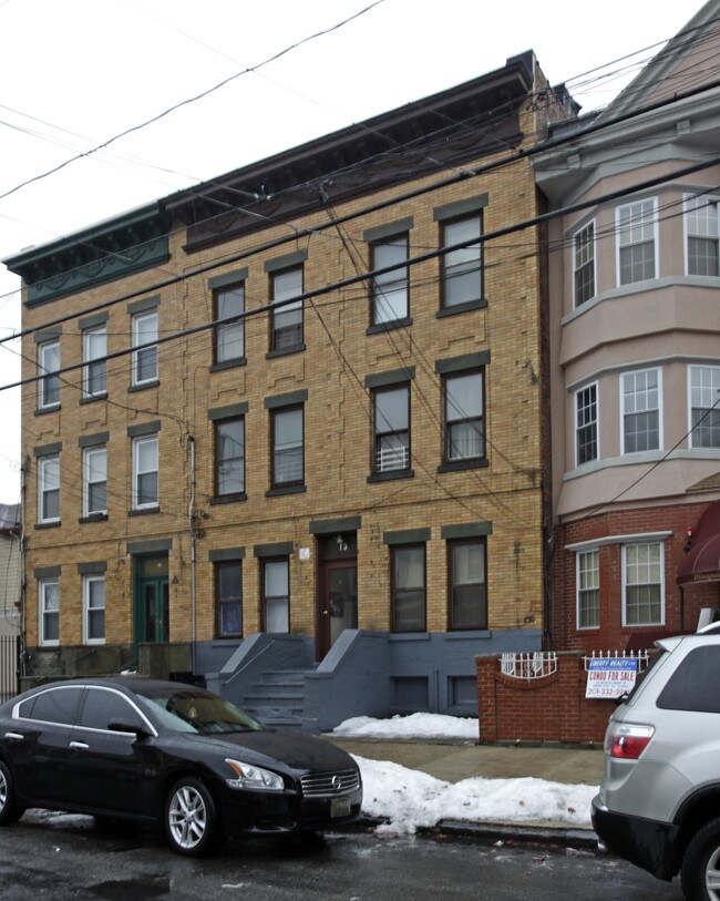 13 Jefferson Ave in Jersey City, NJ - Foto de edificio - Building Photo