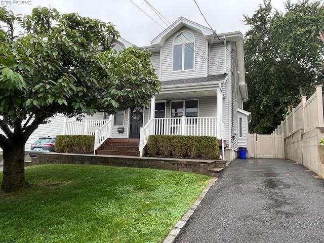 17 Linwood Rd N in Port Washington, NY - Building Photo - Building Photo