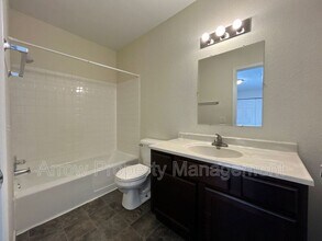 1414 Oakland Rd NE in Cedar Rapids, IA - Building Photo - Building Photo