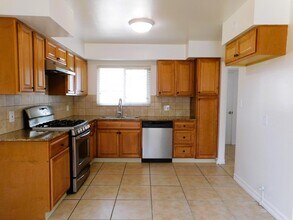 1045 Oxford Ave in Clovis, CA - Building Photo - Building Photo