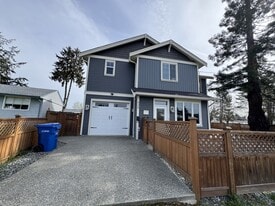 436 Georgia Ave in Nanaimo, BC - Building Photo
