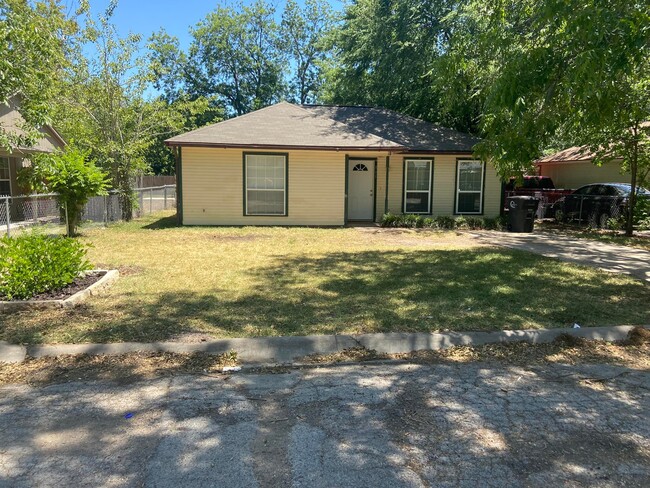 311 Marengo St in Cleburne, TX - Building Photo - Building Photo