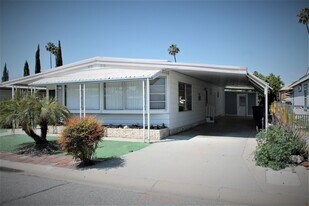 751 San Ignacio Dr in Hemet, CA - Building Photo