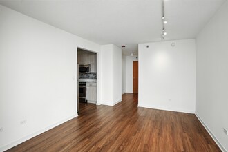 548 N Kingsbury St in Chicago, IL - Foto de edificio - Building Photo