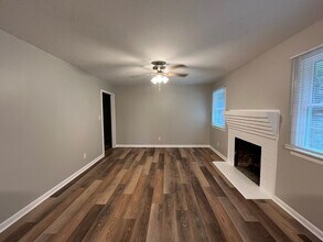3609 Lynn Rd in Raleigh, NC - Building Photo - Building Photo