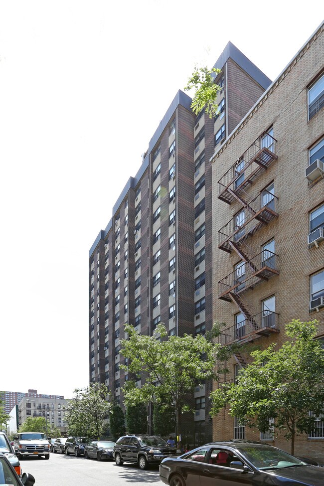Churchill House in New York, NY - Foto de edificio - Building Photo