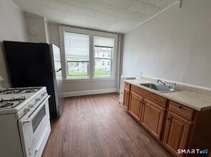 22 Park Rd in West Hartford, CT - Building Photo - Building Photo