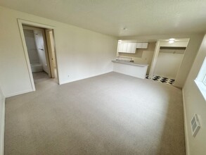 4718-4720 SW Luradel St in Portland, OR - Foto de edificio - Building Photo