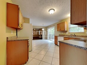 8267 Springleaf Lake Dr in Cincinnati, OH - Building Photo - Building Photo