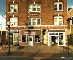 2066 Main St, Unit A2 in Bridgeport, CT - Building Photo