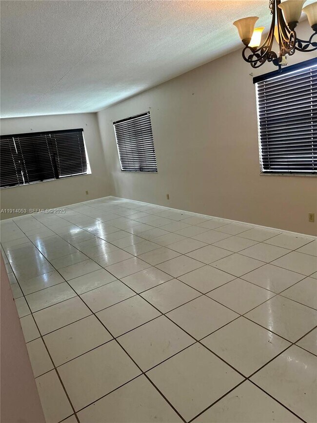 1311 NW 43rd Ave in Lauderhill, FL - Building Photo - Building Photo