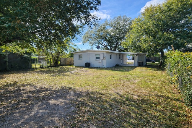 2912 Sample Loop in Tampa, FL - Building Photo - Building Photo