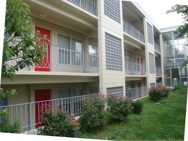 Fountain Apartments in Bellevue, NE - Building Photo - Building Photo