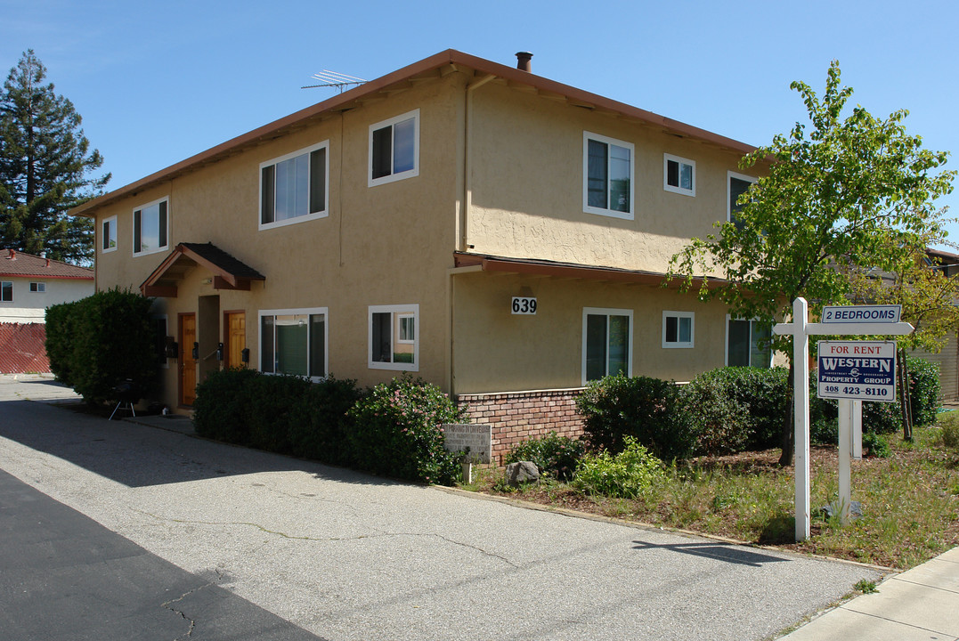 639 West Homestead Road in Sunnyvale, CA - Building Photo