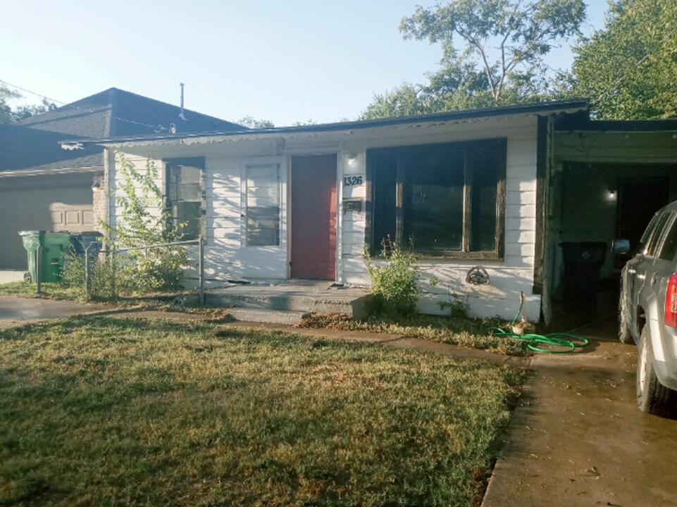 1326 Jones St in Greenville, TX - Building Photo