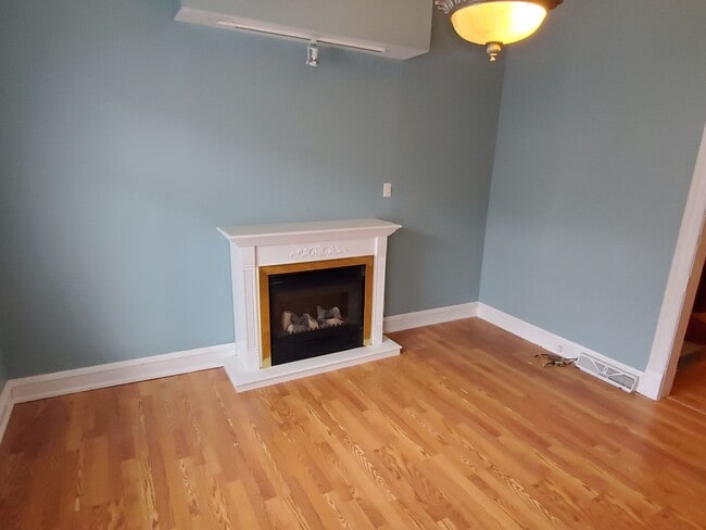 2054 N Cambridge Ave in Milwaukee, WI - Building Photo - Building Photo