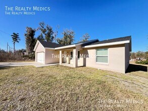 17 Malauka Radial Dr in Ocklawaha, FL - Building Photo - Building Photo