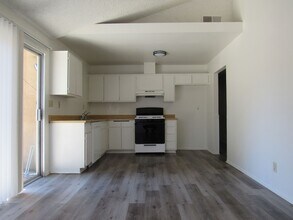2214 W Ave K-15 in Lancaster, CA - Building Photo - Building Photo