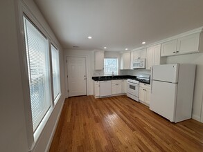 160 Bow St, Unit 2 in Everett, MA - Building Photo - Building Photo