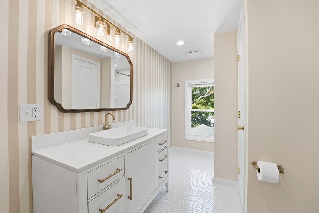 22 Vernon St, Unit Apt#3 in Warren, RI - Building Photo