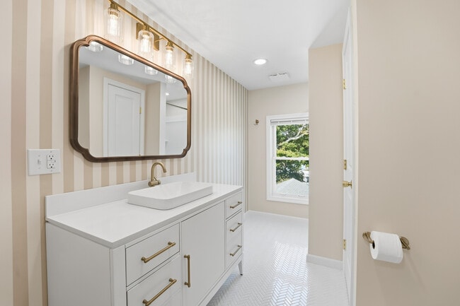 22 Vernon St, Unit Apt#3